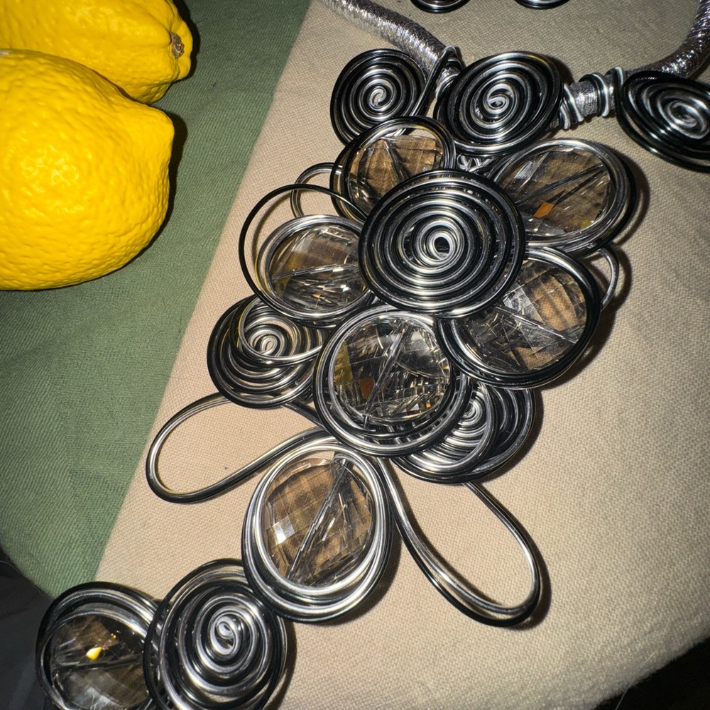 🆕 Spiral Necklace and Earring Set - Picture 2 of 6